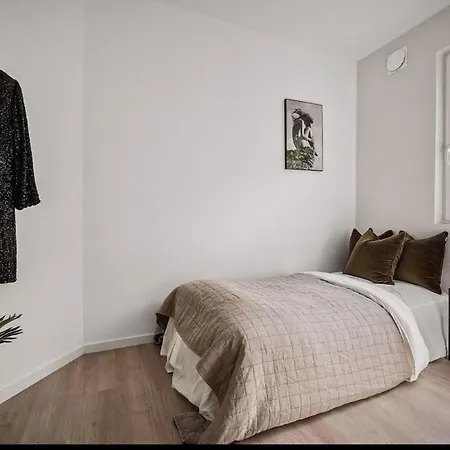 Апартаменти 2 Story Modern