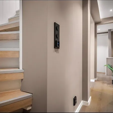 2 Story Modern Apartment *