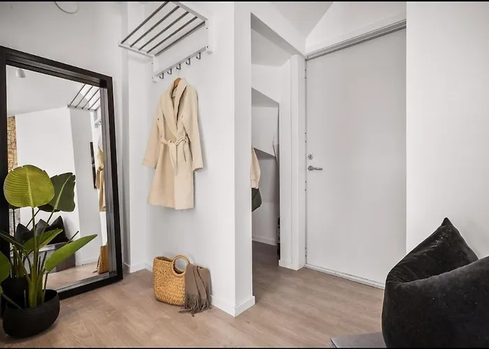 Apartment 2 Story Modern *