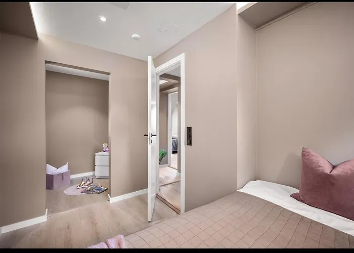 2 Story Modern Apartment *