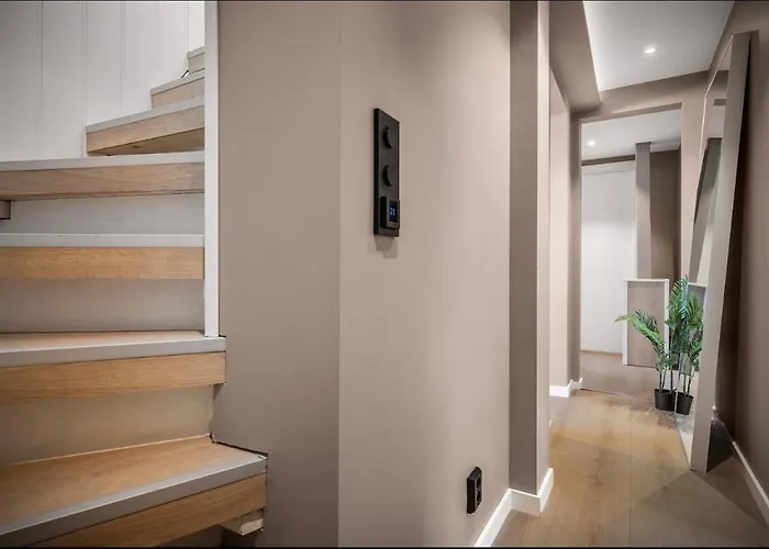 2 Story Modern Apartment *