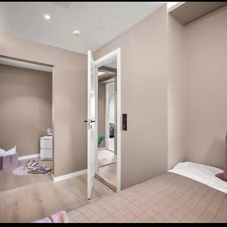 2 Story Modern アパート *