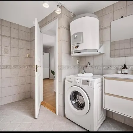 2 Story Modern アパート